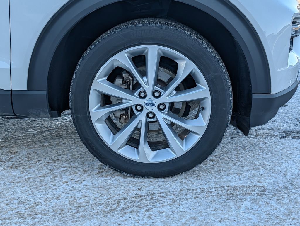 Used 2023 Ford Explorer Platinum w/ Technology Package image 15