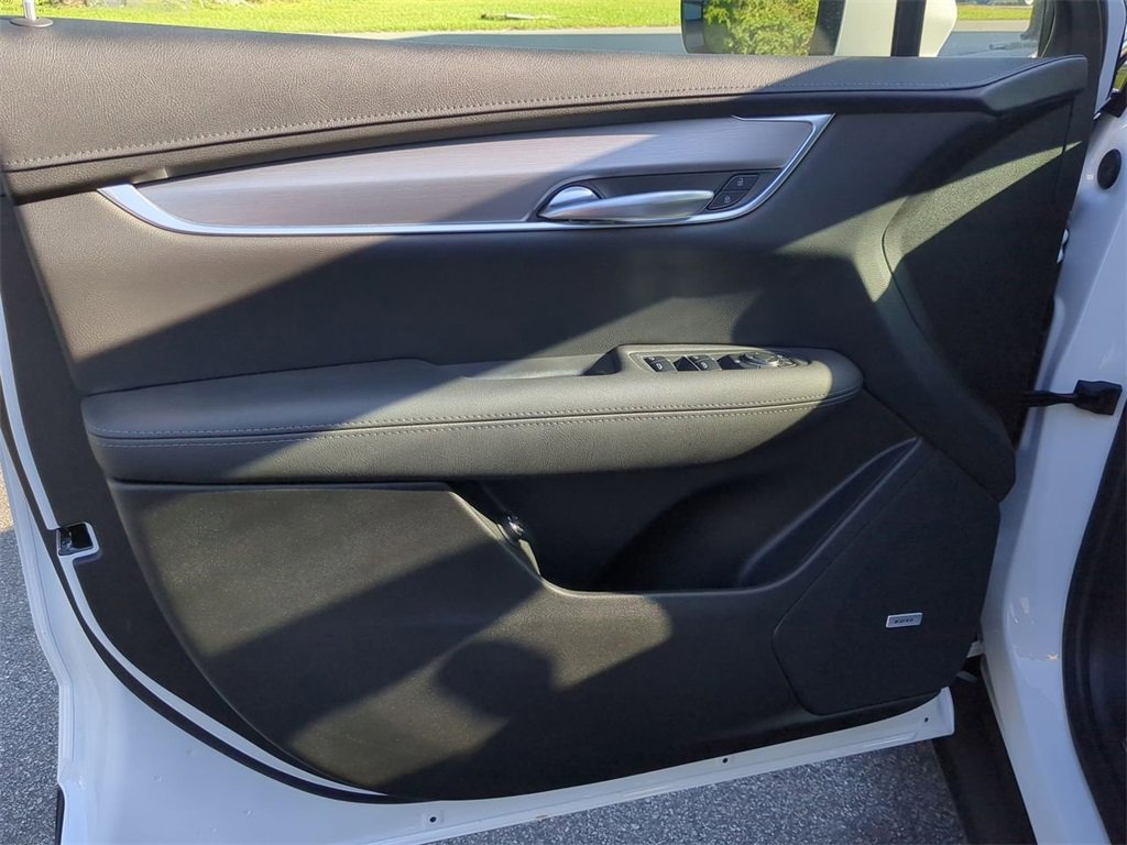 New 2025 Cadillac XT5 Luxury image 21