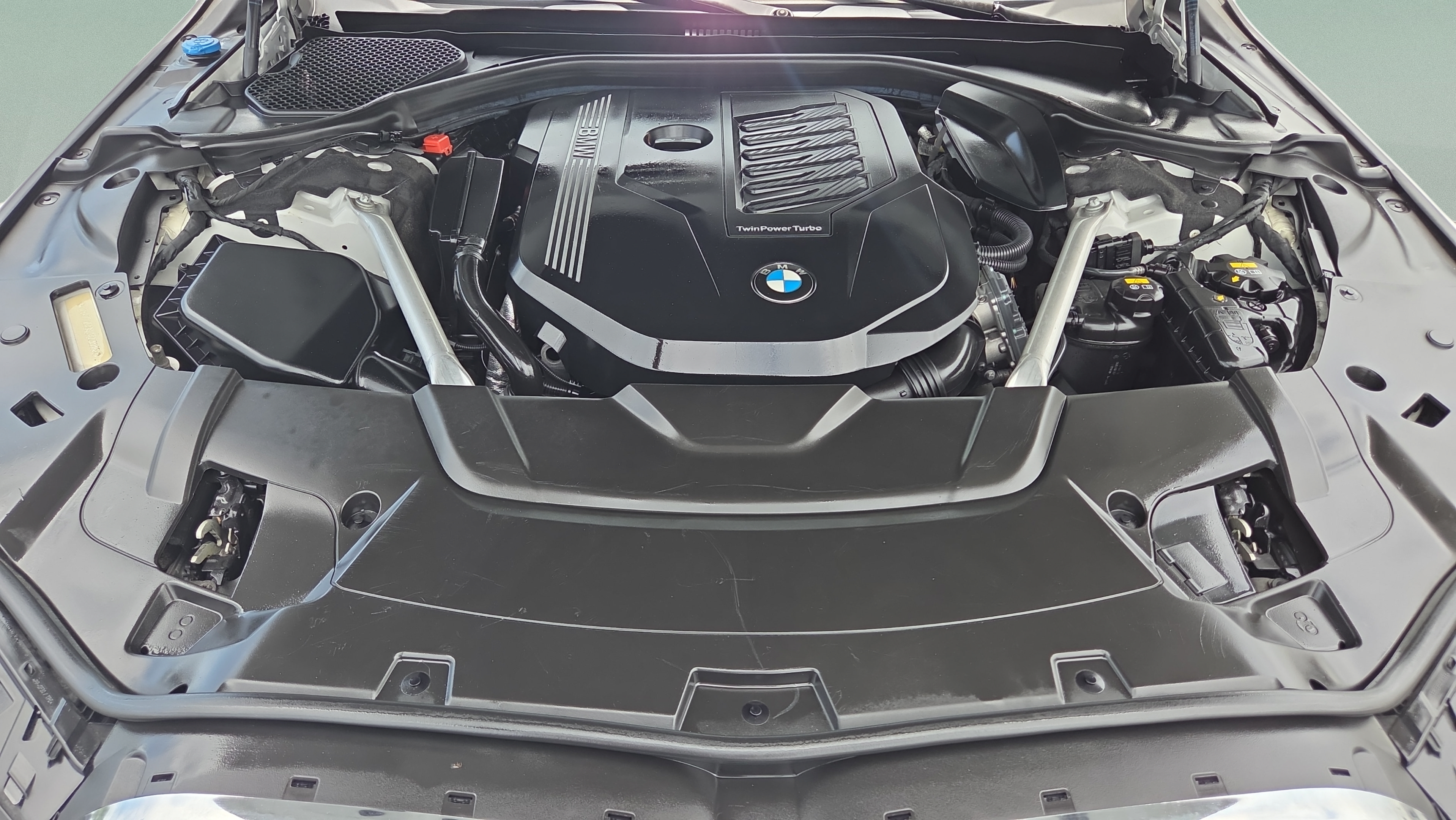 Used 2020 BMW 740i w/ M Sport Package RWD image 19