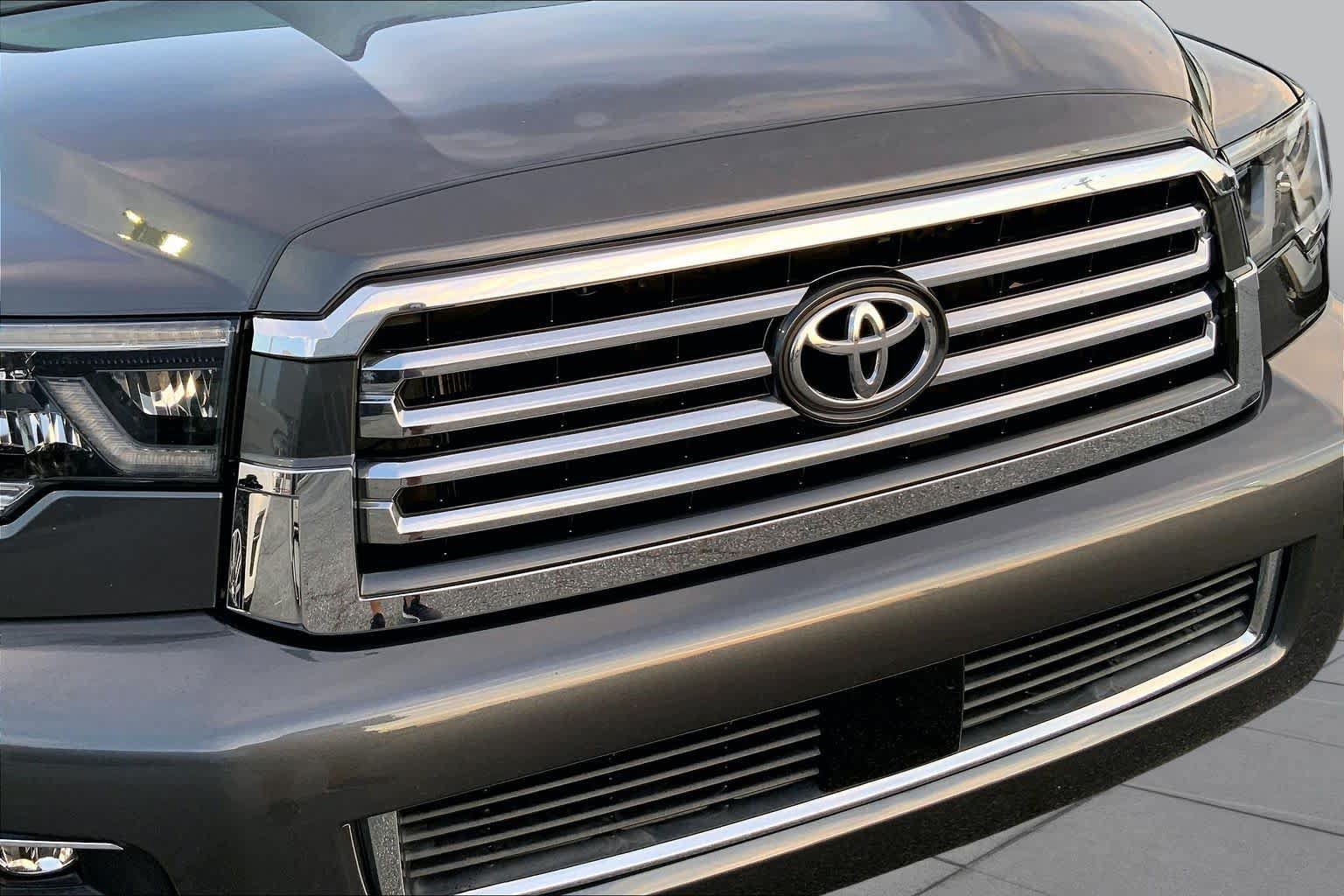 Used 2018 Toyota Sequoia Platinum RWD image 28