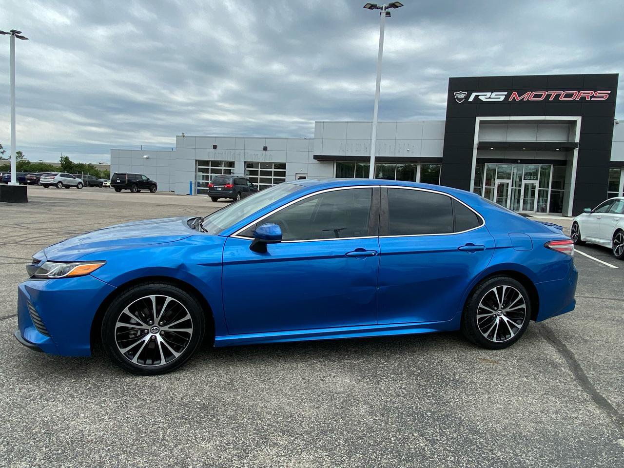 Used 2018 Toyota Camry SE w/ Moonroof Package FWD image 16