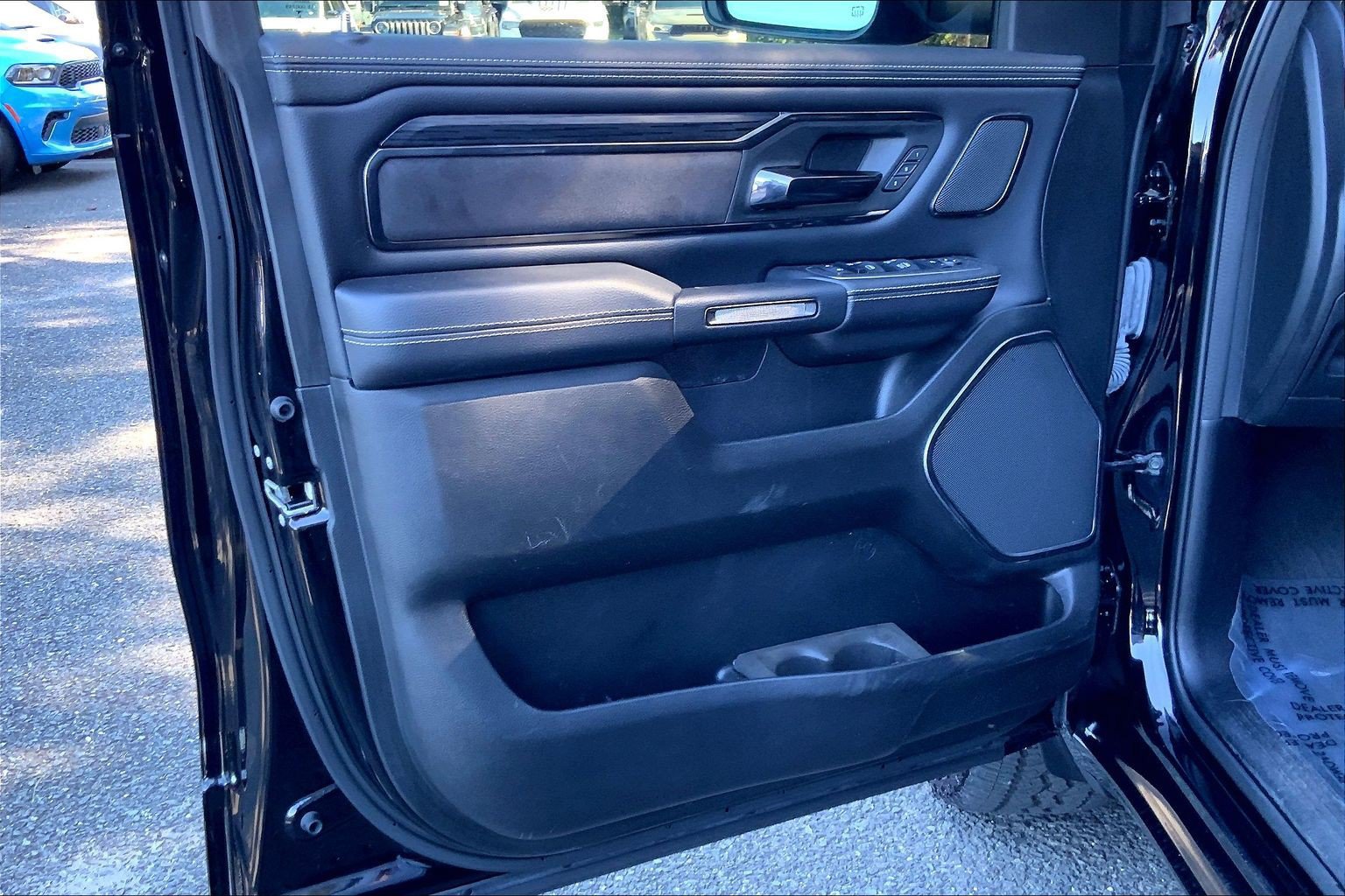 Used 2023 RAM 1500 Laramie AWD/4WD image 18