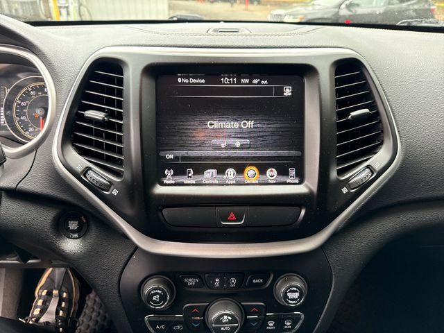 Used 2018 Jeep Cherokee Latitude Plus w/ Comfort/Convenience Group image 24