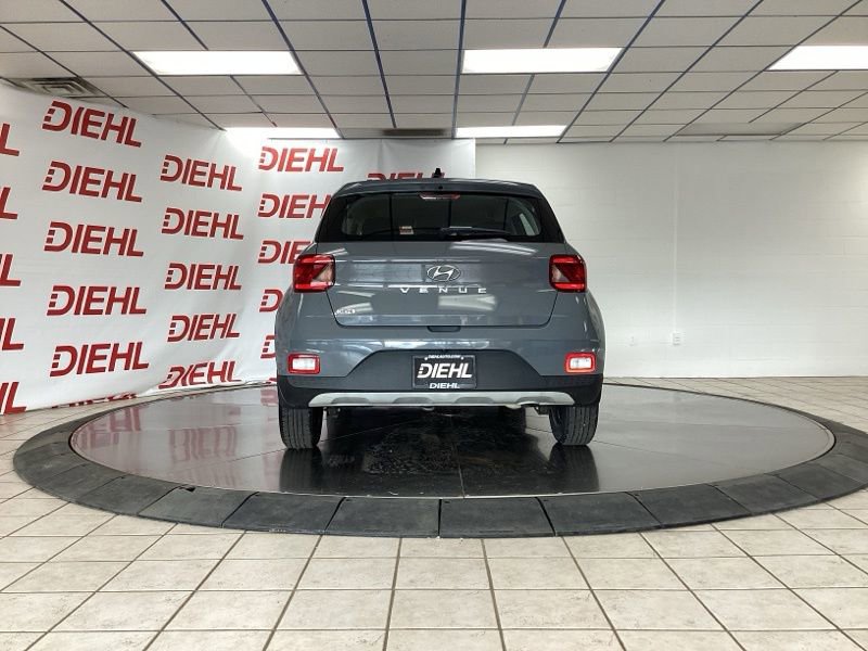 Used 2020 Hyundai Venue SE image 6