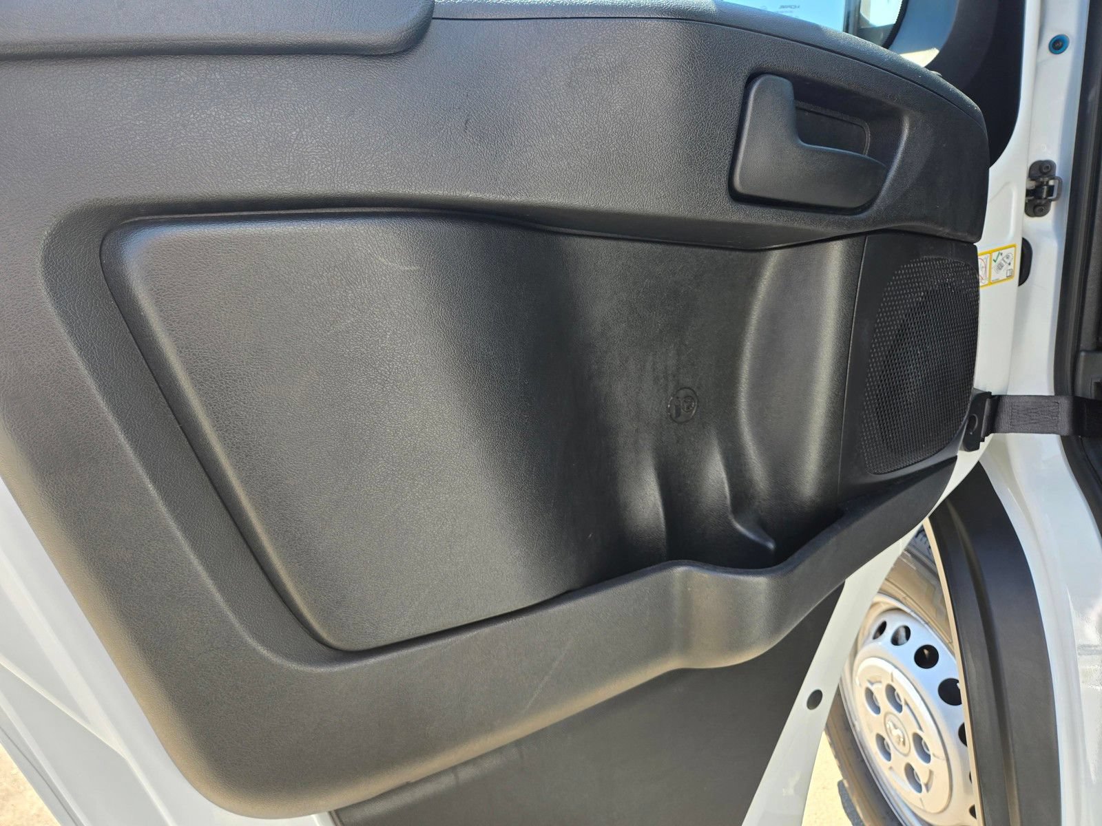 Used 2025 RAM ProMaster 2500 w/ Convenience Group FWD image 15