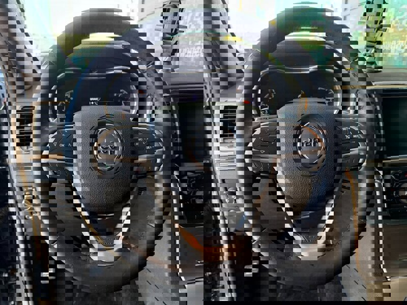 Used 2015 Jeep Grand Cherokee Limited image 19