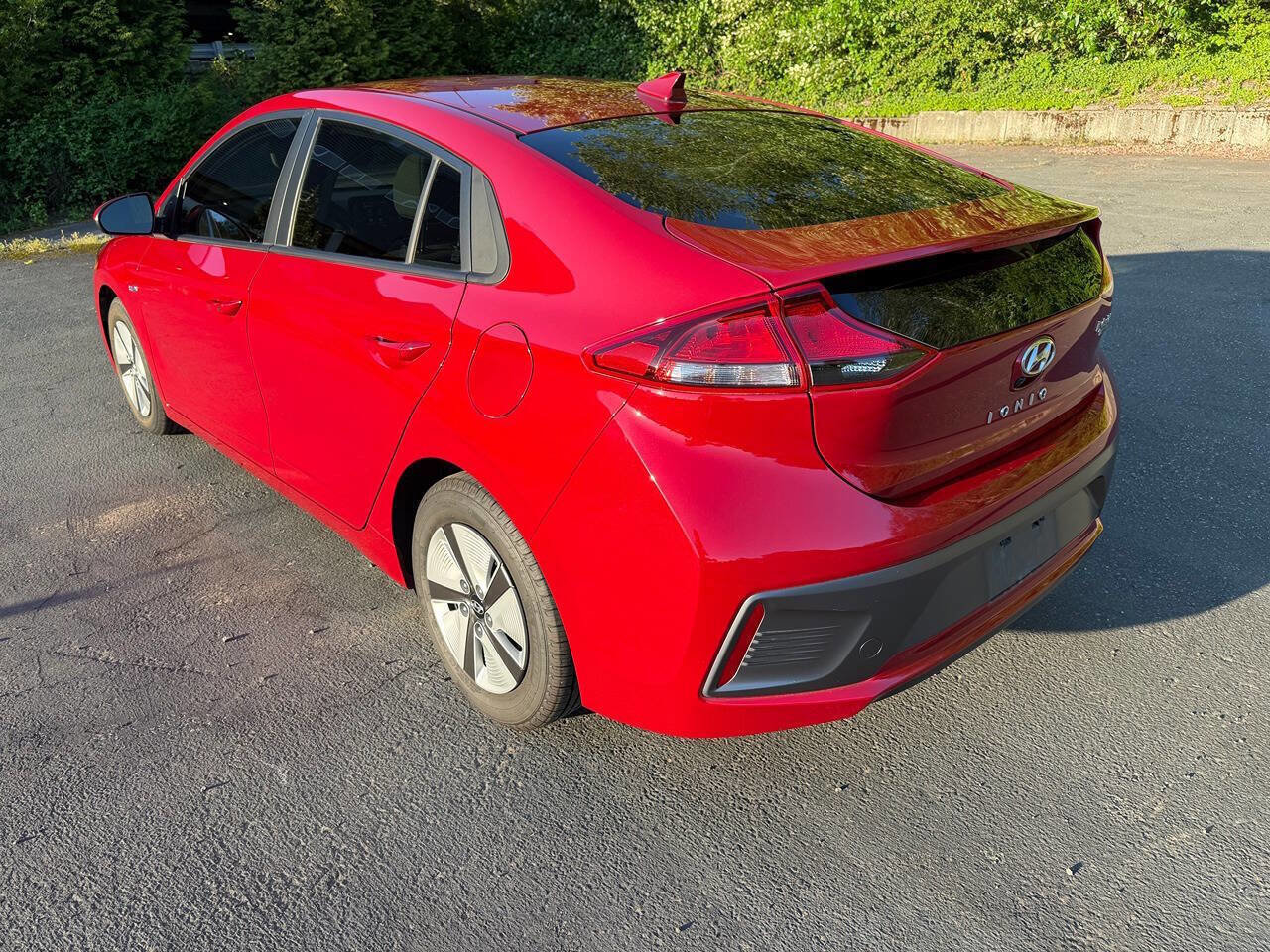 Used 2020 Hyundai Ioniq Blue FWD image 10