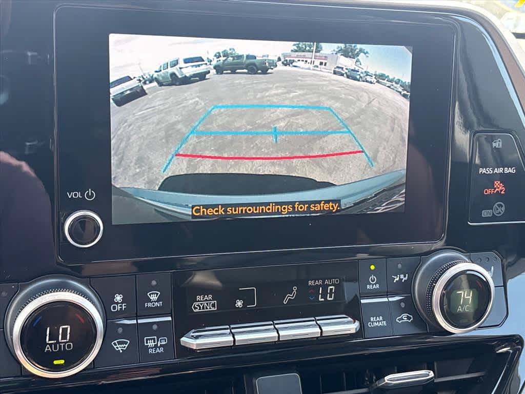 Used 2023 Toyota Highlander XLE FWD image 13