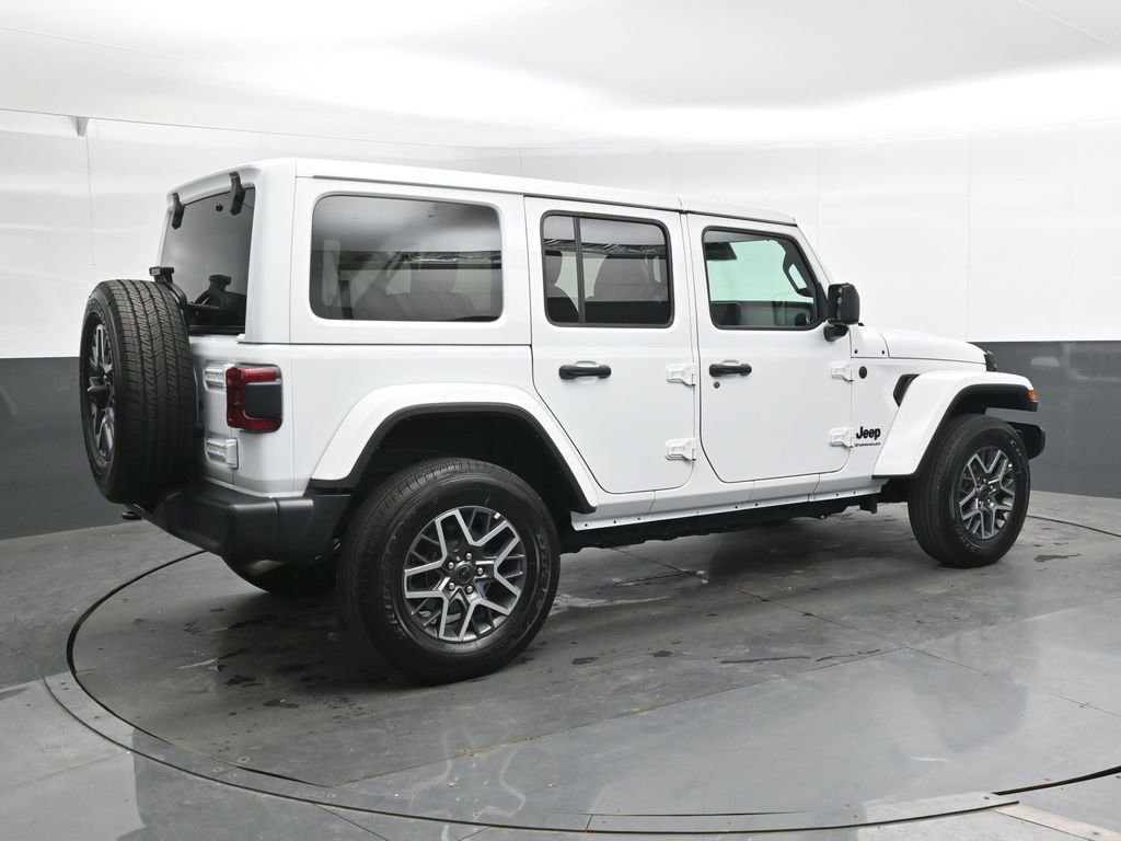 Used 2025 Jeep Wrangler Unlimited Sahara AWD/4WD image 2