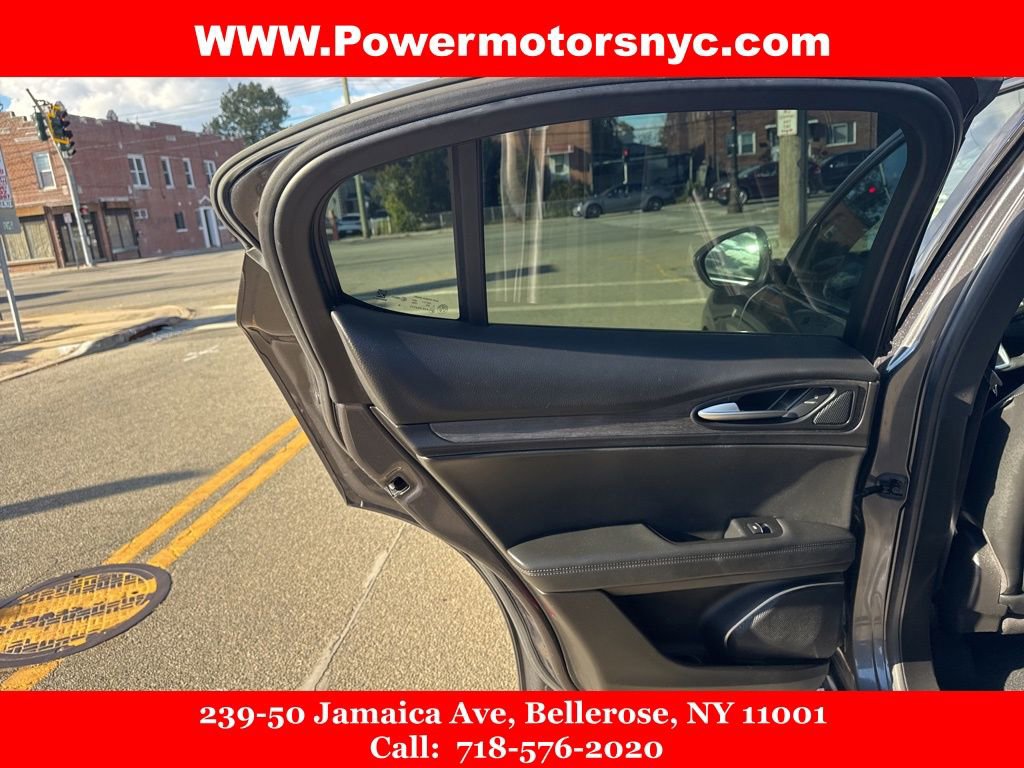 Used 2023 Alfa Romeo Stelvio Ti image 25