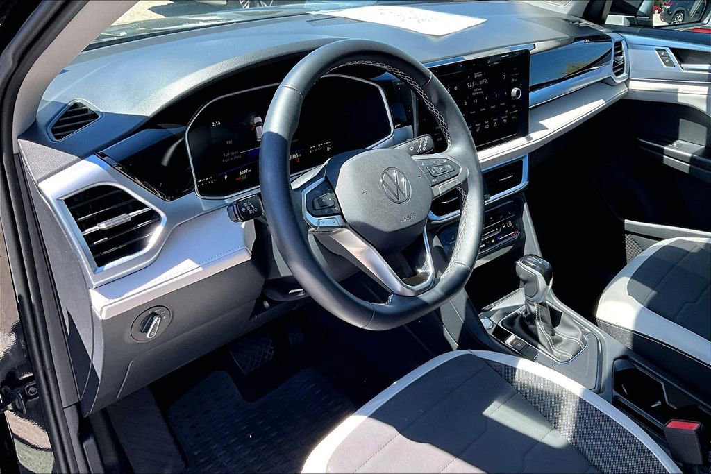 Certified 2025 Volkswagen Taos SE w/ Panoramic Sunroof Package image 14