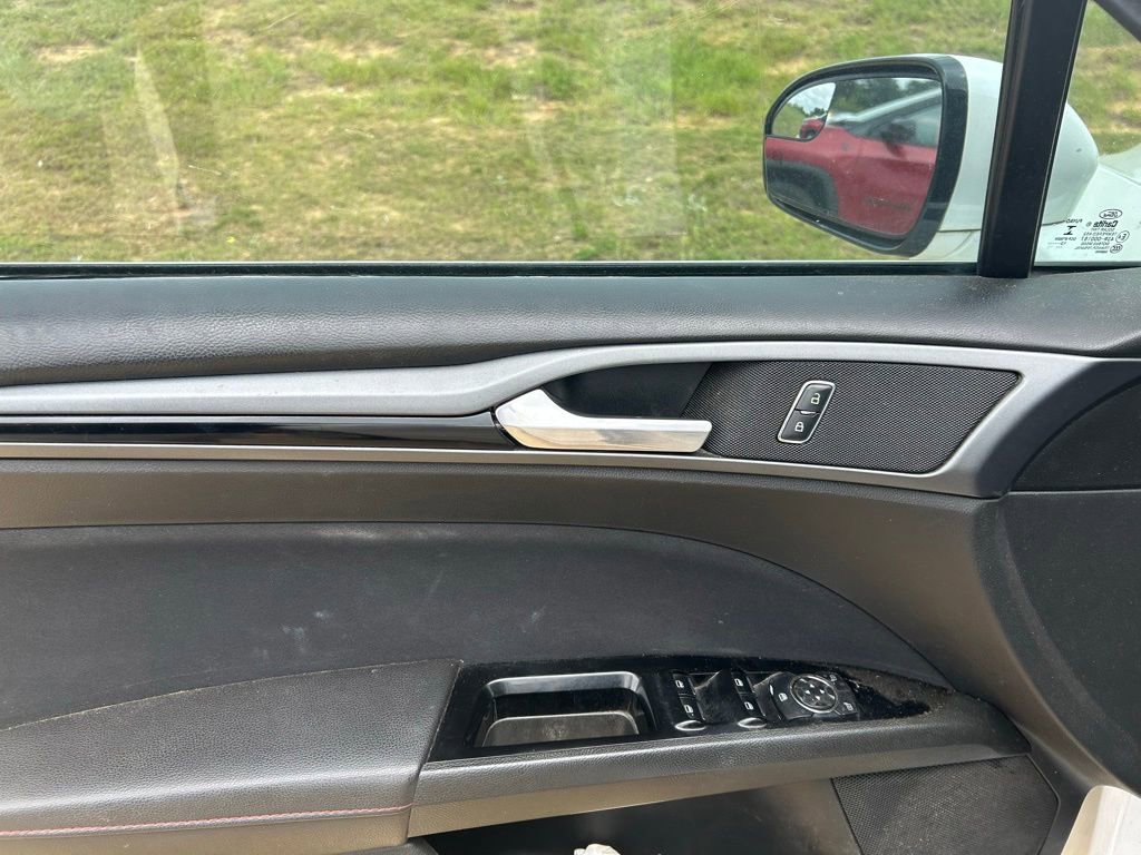 Used 2014 Ford Fusion SE FWD image 10