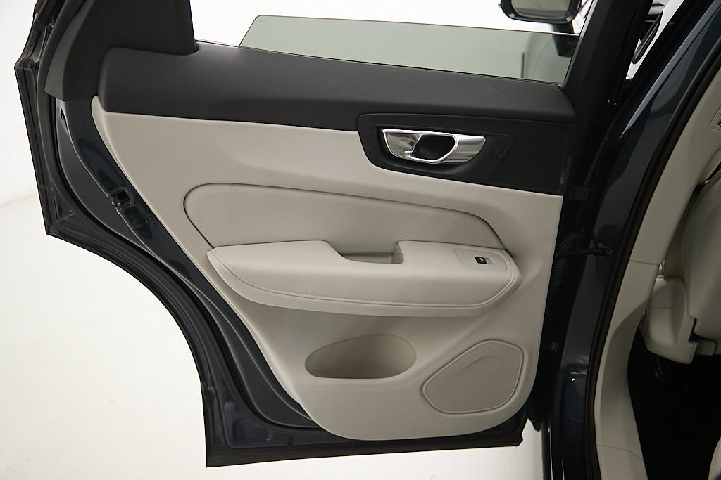 Certified 2026 Volvo XC60 B5 Ultra AWD/4WD image 21