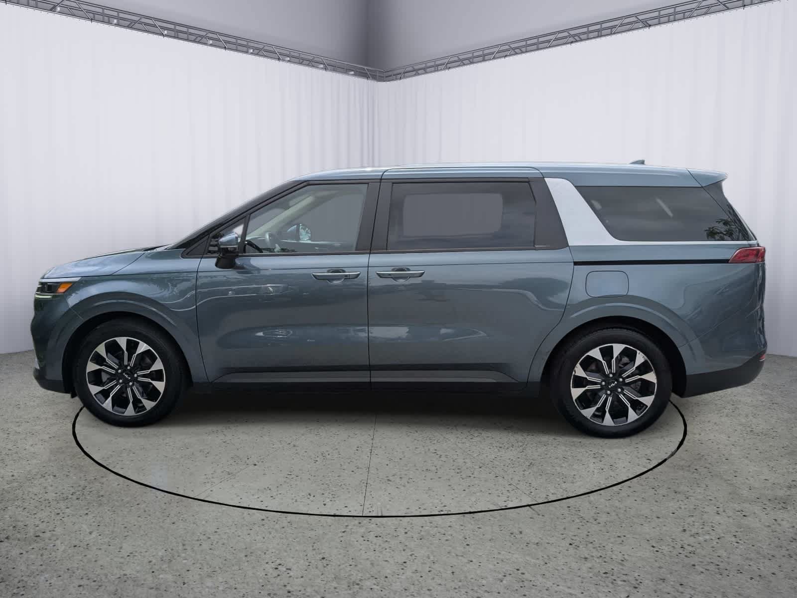 Used 2024 Kia Carnival EX FWD image 6
