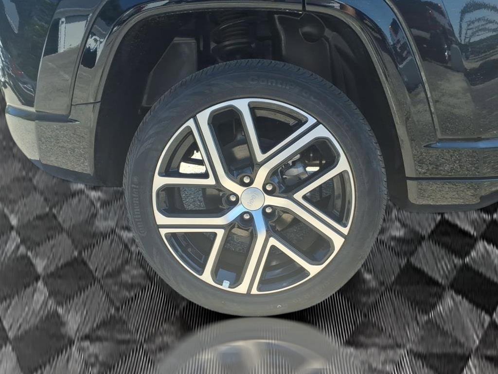 Used 2024 Jeep Compass Limited w/ Elite Group image 12