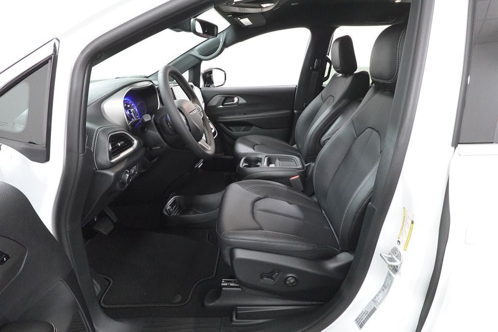 New 2027 Chrysler Pacifica Select FWD image 21