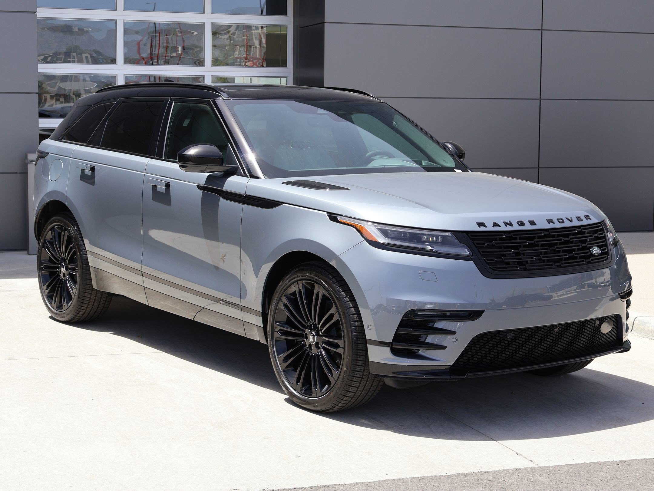 New 2026 Land Rover Range Rover Velar Belgravia AWD/4WD image 3