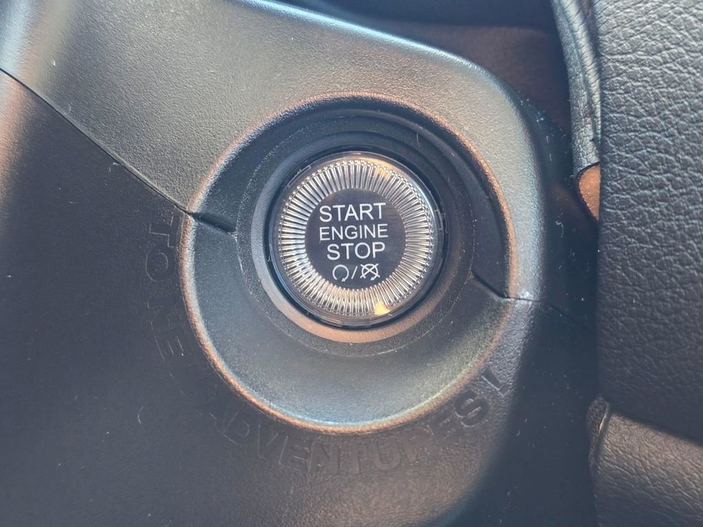 Used 2023 Jeep Renegade Latitude w/ Sun/Sound Group AWD/4WD image 25