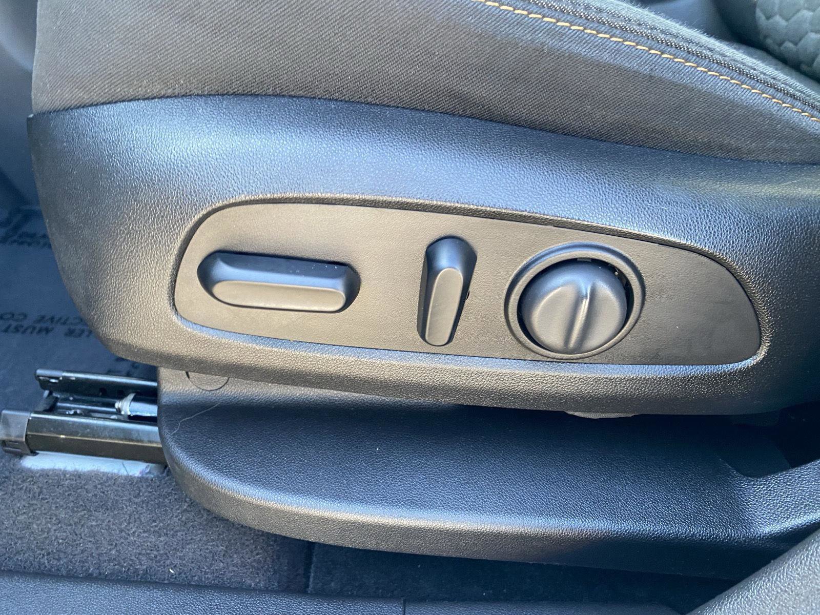 Used 2020 Chevrolet Equinox LT image 16