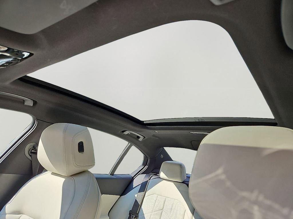 Used 2024 BMW i5 eDrive40i w/ Premium Package image 13