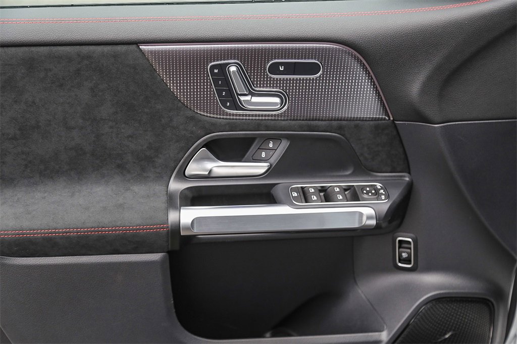 Used 2023 Mercedes-Benz EQB 350 4MATIC SUV image 27