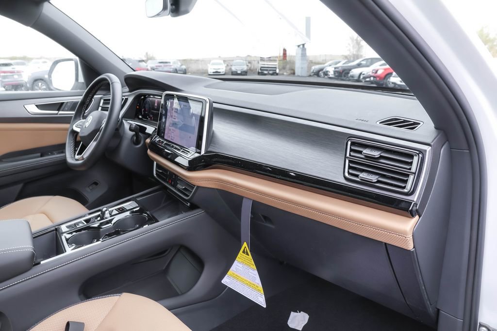 Used 2025 Volkswagen Atlas Cross Sport SE image 34