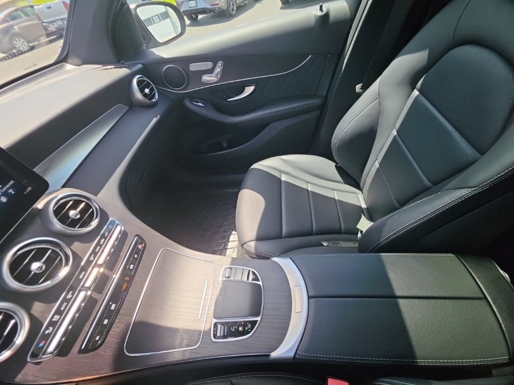 Used 2022 Mercedes-Benz GLC 300 4MATIC image 24