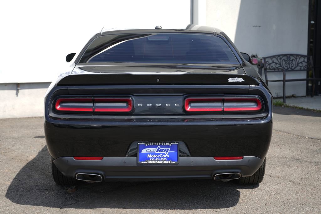 Used 2015 Dodge Challenger SXT image 6