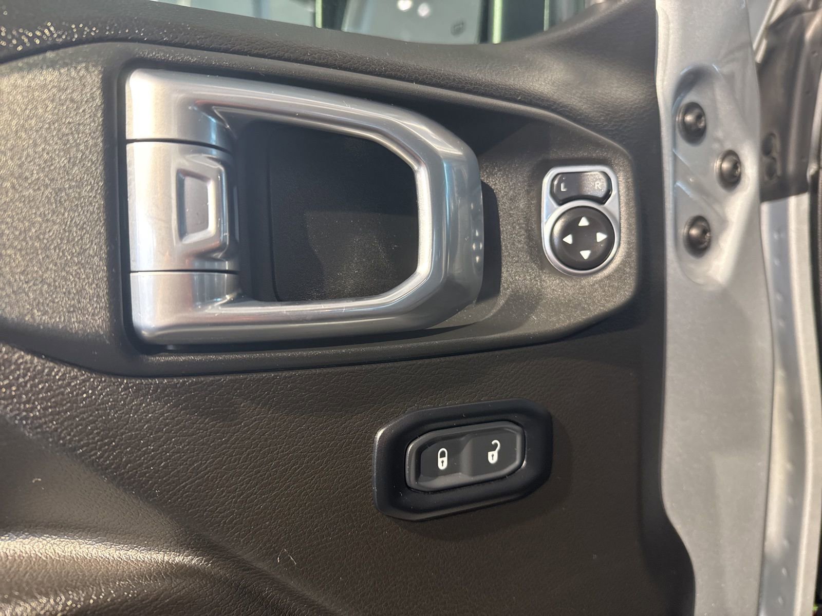 Used 2024 Jeep Wrangler Unlimited Rubicon image 20