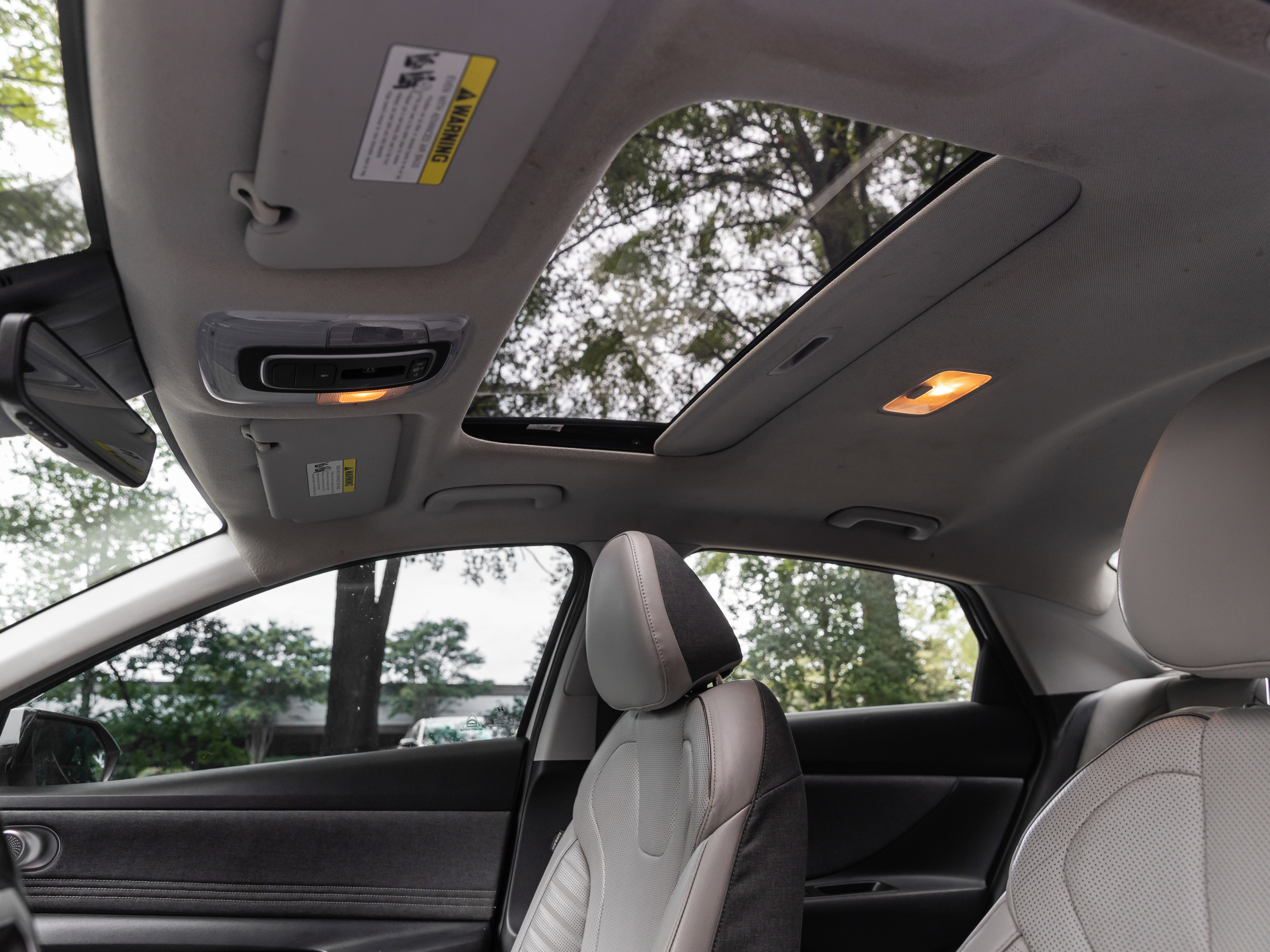 Used 2021 Hyundai Elantra Limited image 16