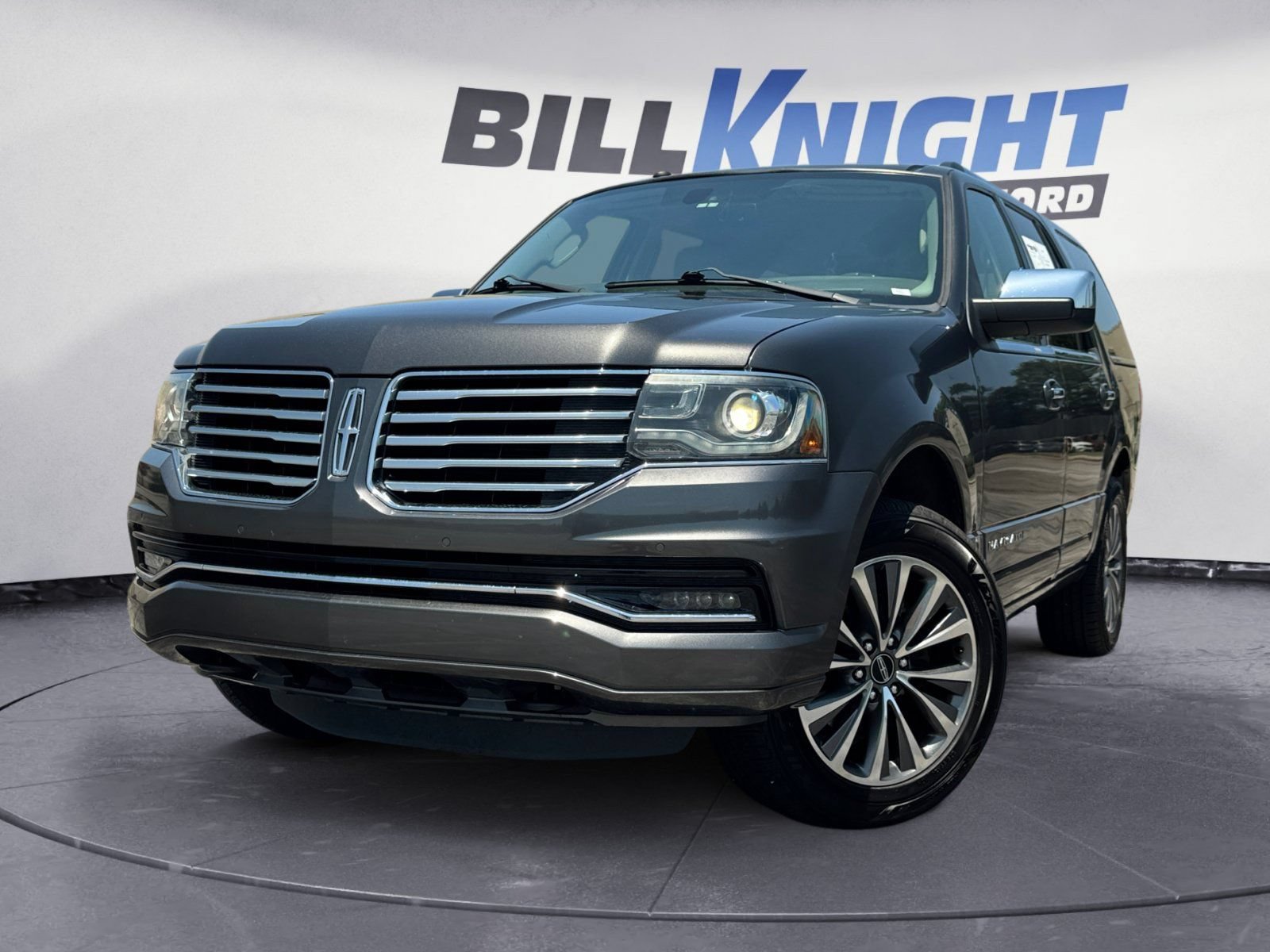 Used 2016 Lincoln Navigator Select RWD image 1