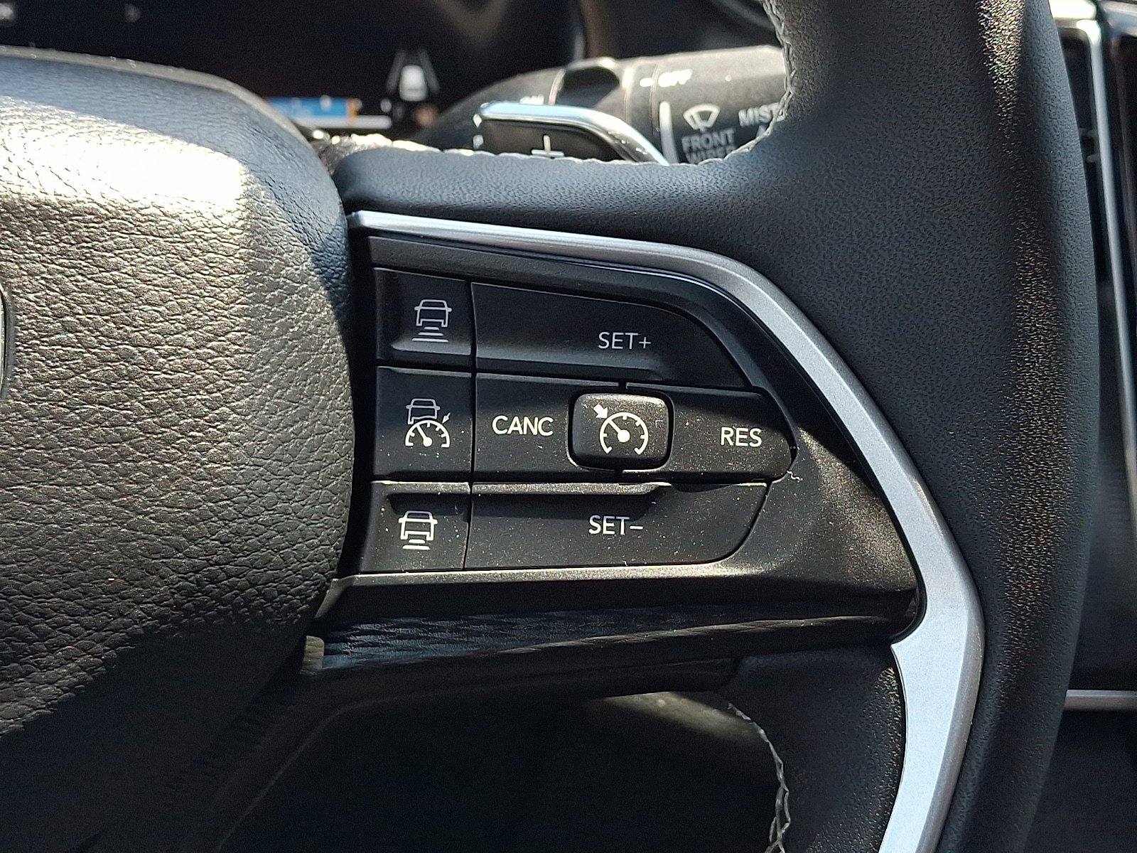 Used 2024 Jeep Grand Cherokee Laredo AWD/4WD image 21