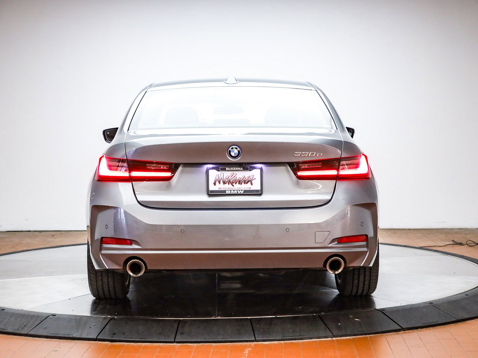 Used 2023 BMW 330e w/ Driving Assistance Package RWD image 14