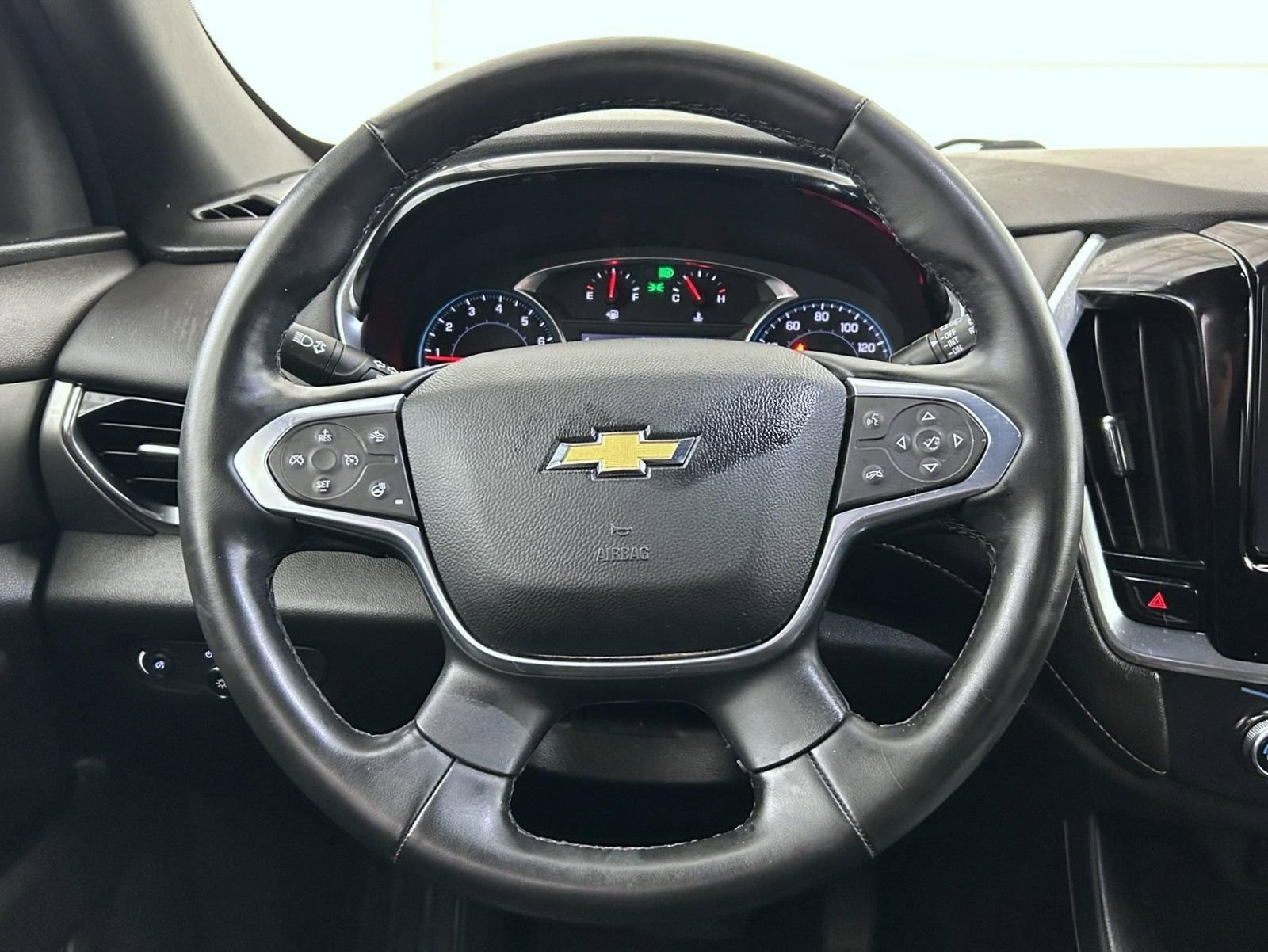 Used 2023 Chevrolet Traverse LT image 11