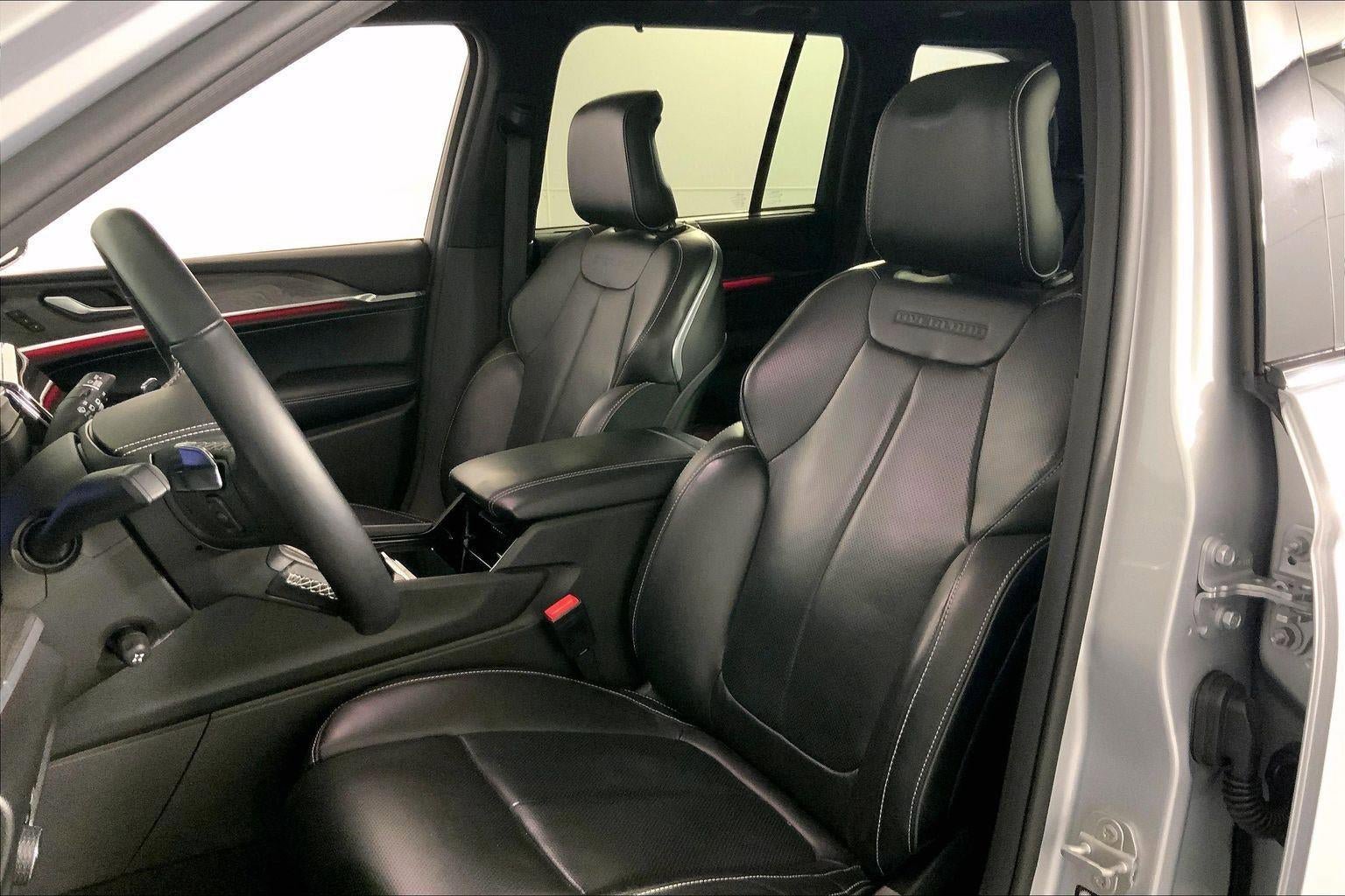 Used 2022 Jeep Grand Cherokee Overland w/ Luxury Tech Group IV image 22