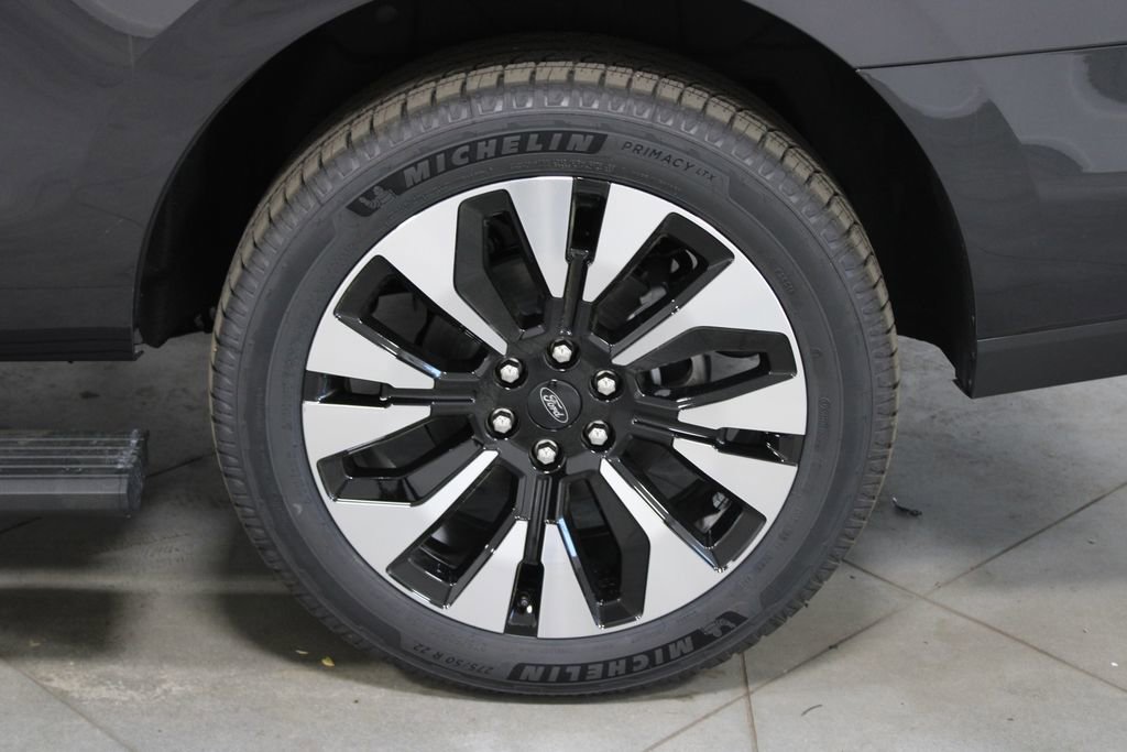 New 2026 Ford Expedition Platinum image 18