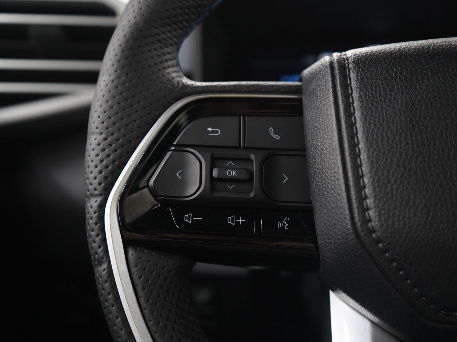 Used 2023 Toyota Sequoia Platinum image 28