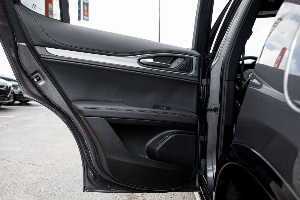 New 2025 Alfa Romeo Stelvio Sprint image 30