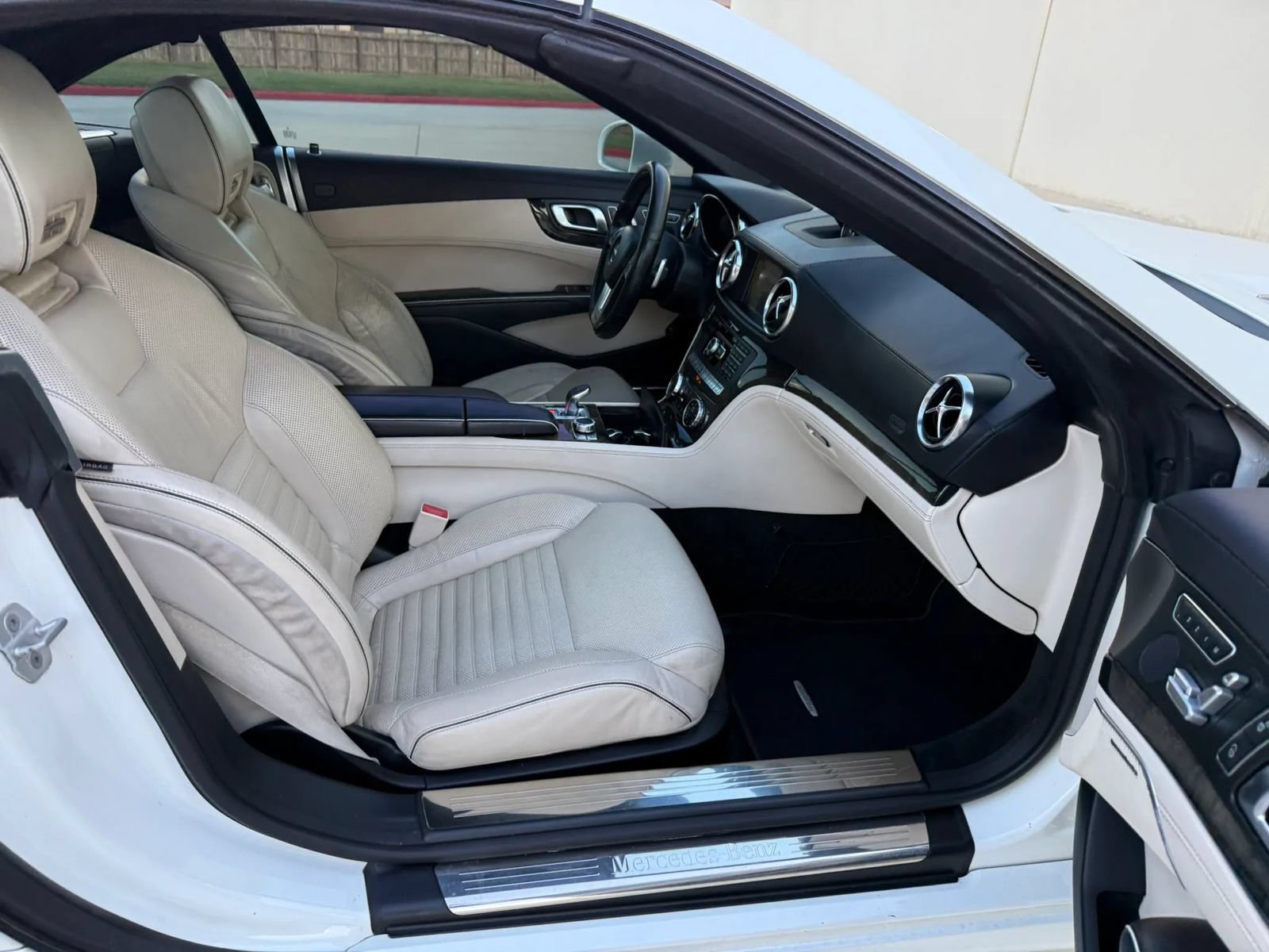 Used 2014 Mercedes-Benz SL 550 image 16