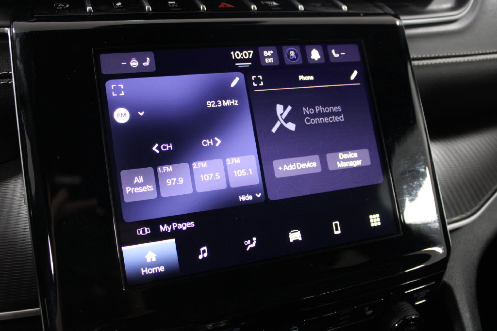 Used 2025 Jeep Grand Cherokee Altitude AWD/4WD image 48