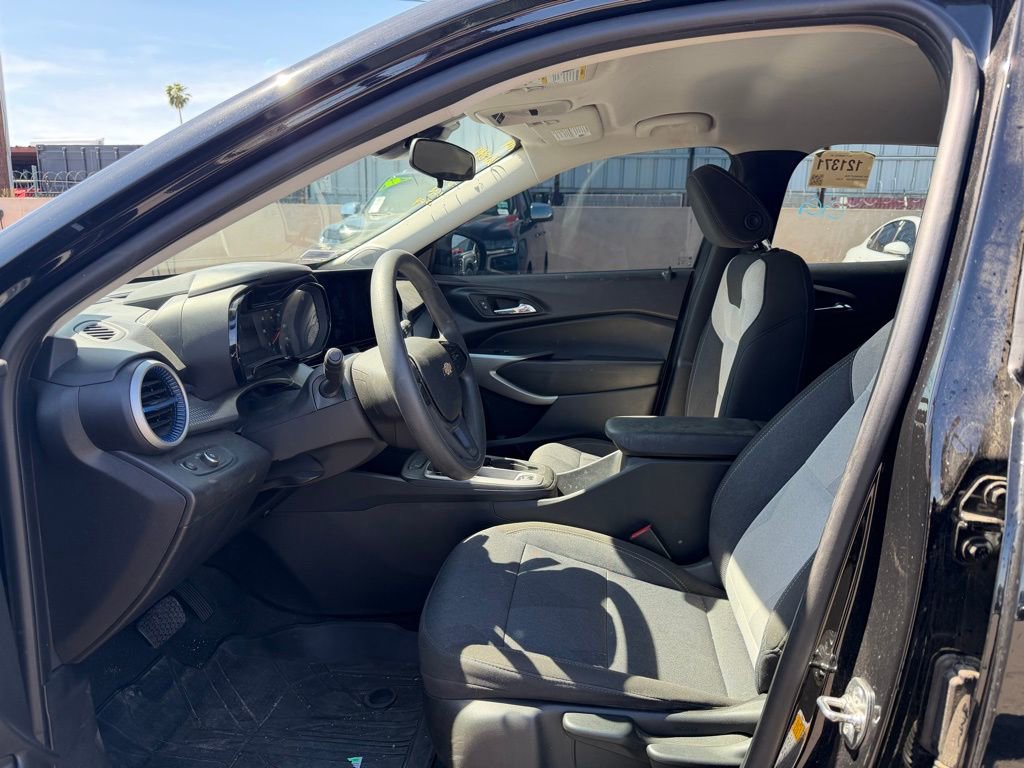 Used 2025 Chevrolet Trax LS image 7
