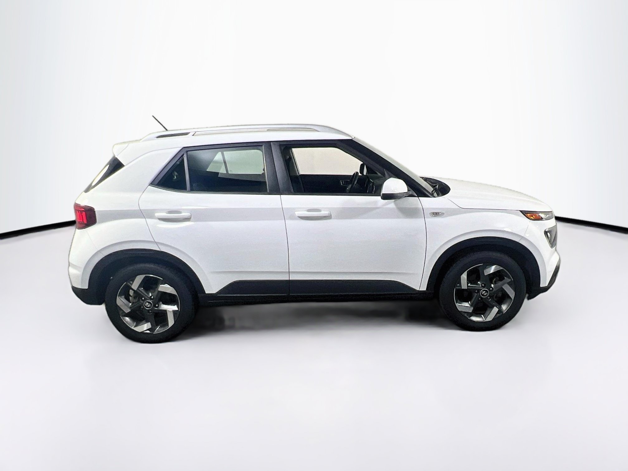 Used 2023 Hyundai Venue SEL w/ Cargo Package FWD image 4