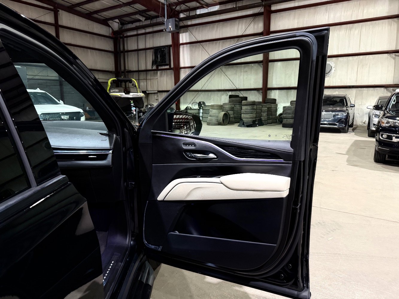 Used 2021 Cadillac Escalade Sport w/ Driver Assist Tech Package AWD/4WD image 24