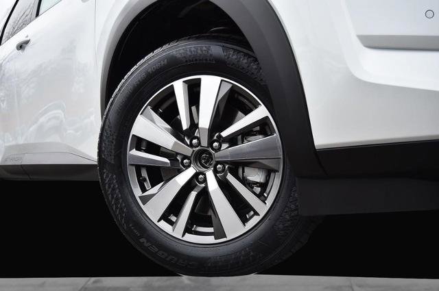 New 2025 Nissan Pathfinder SL image 3