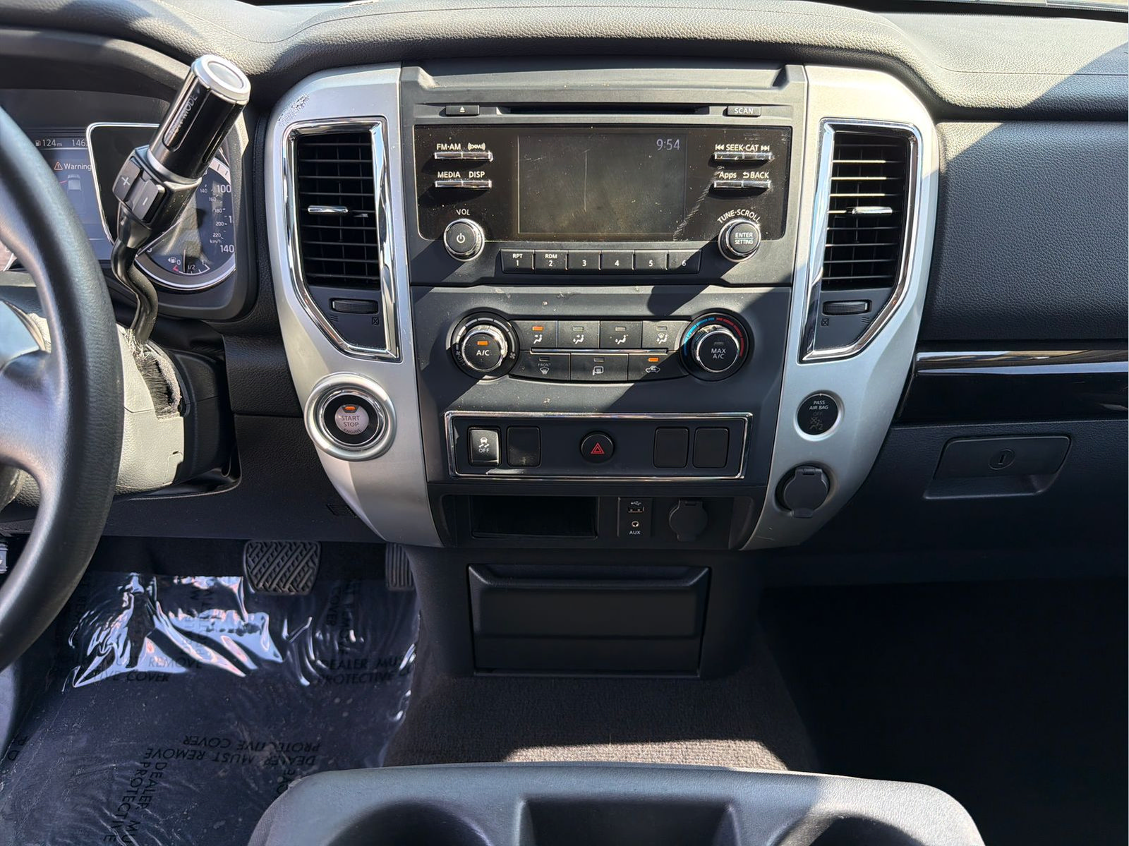 Used 2017 Nissan Titan SV RWD image 14