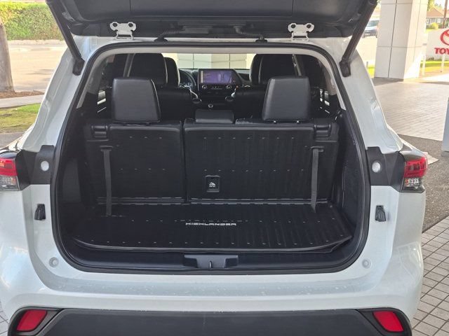 Used 2023 Toyota Highlander XLE AWD/4WD image 10