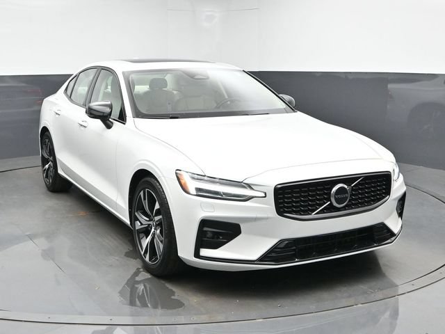 Used 2023 Volvo S60 B5 Core w/ Climate Package FWD image 2