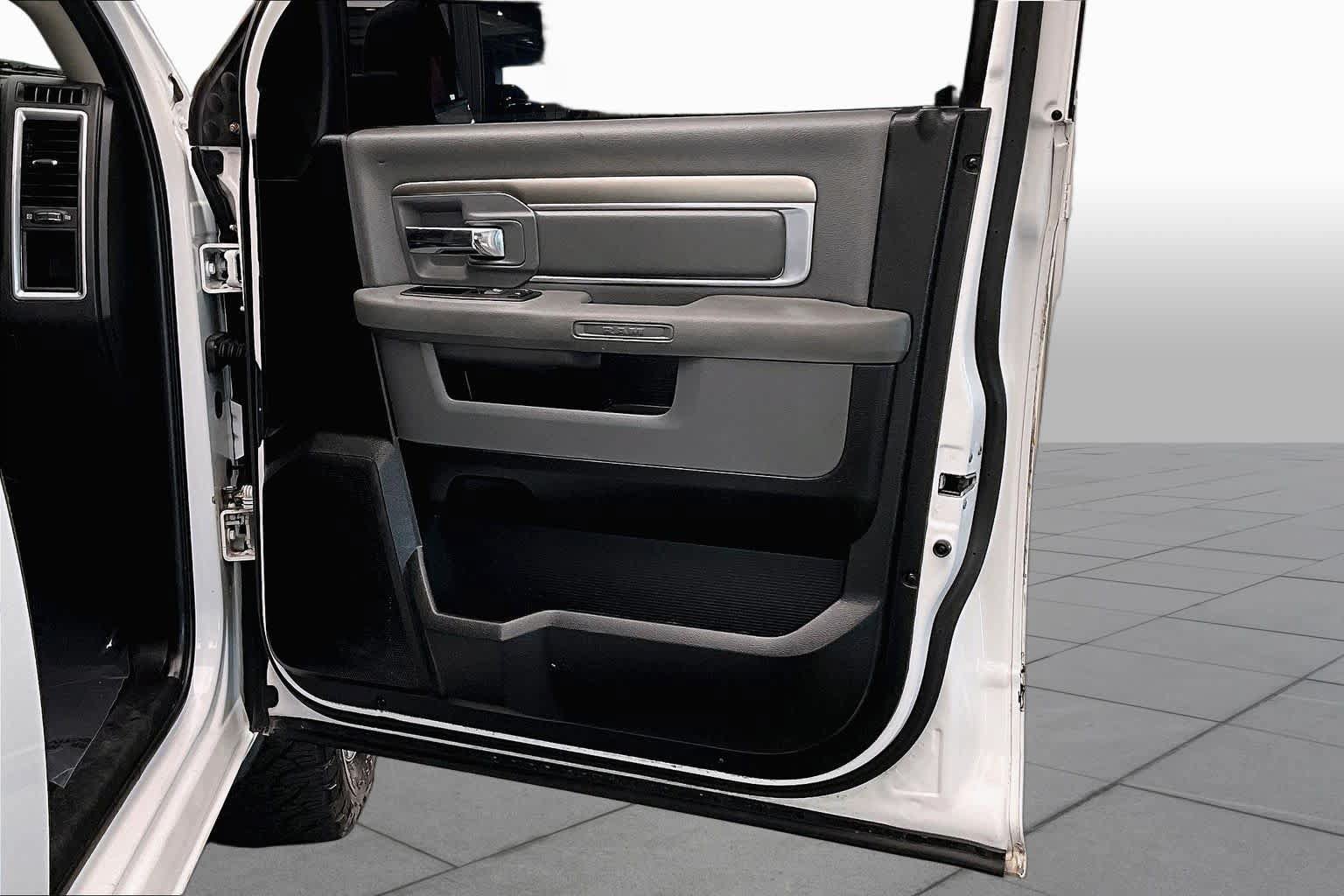 Used 2015 RAM 1500 Classic SLT RWD image 21