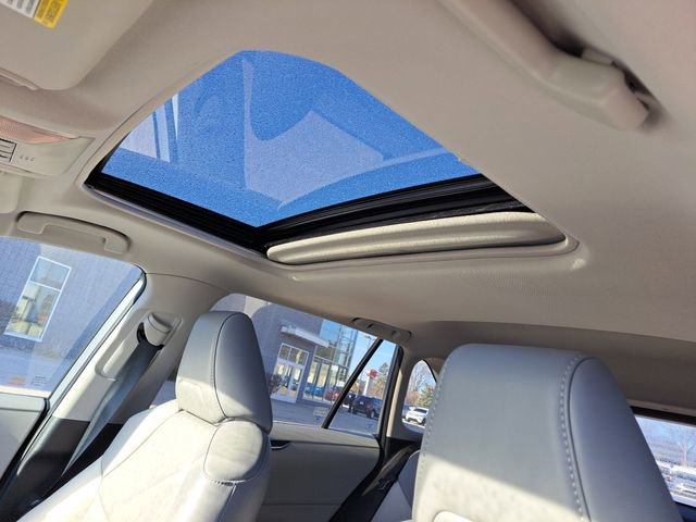 Used 2021 Toyota RAV4 XLE Premium image 7