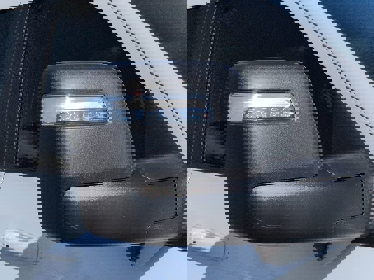 Used 2025 RAM 3500 Laramie AWD/4WD image 12